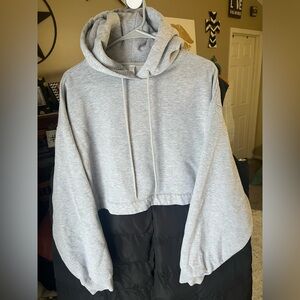 Alo Yoga cropped hoodie, EUC Gray, Ladies size Medium
